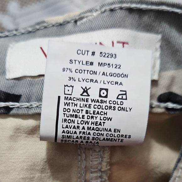 Vibrant Gray and Black Cargo Pants Winter/Neutral Camouflage - Picture 8 of 8